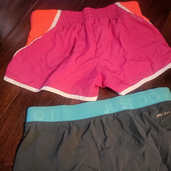 2-pack Nike DRI-FIT women's shorts. - Picture 3 of 7